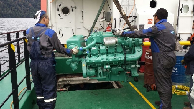 Se inicia el recambio de motores en Barcaza HUA HUM